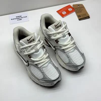 نایک وی فایو آر ان آر کرم قهوه ای NIKE V5 RNR