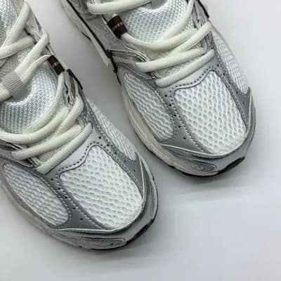 نایک وی فایو آر ان آر کرم قهوه ای NIKE V5 RNR