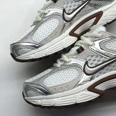 نایک وی فایو آر ان آر کرم قهوه ای NIKE V5 RNR