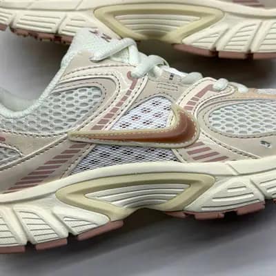 نایک وی فایو آر ان آر صورتی NIKE V5 RNR