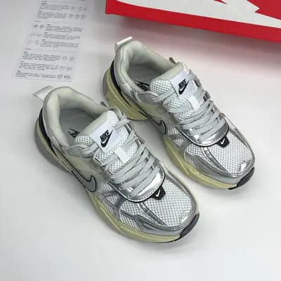 نایک وی تو کی نقره ای کرم NIKE V2K