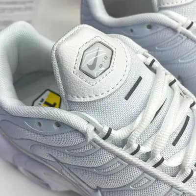 نایک ایرمکس پلاس تی ان سفید NIKE AIR MAX PLUS TN