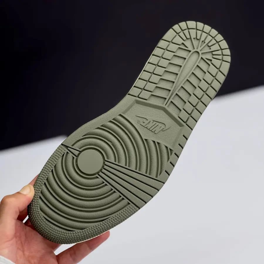 نایک ایر جردن 1 لو تراویس اسکات الیو NIKE AIR JORDAN 1 LOW TRAVIS SCOTT OLIVE