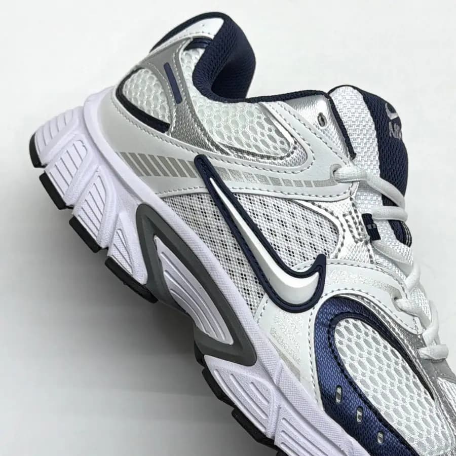 نایک وی فایو آر ان آر سفید سورمه ای NIKE V5 RNR