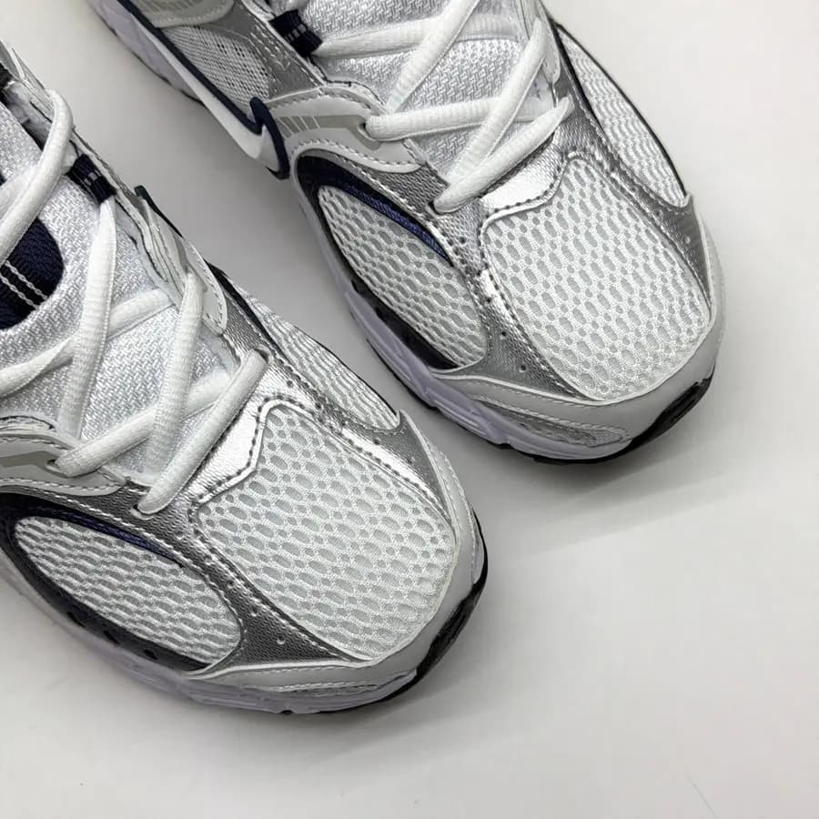 نایک وی فایو آر ان آر سفید سورمه ای NIKE V5 RNR