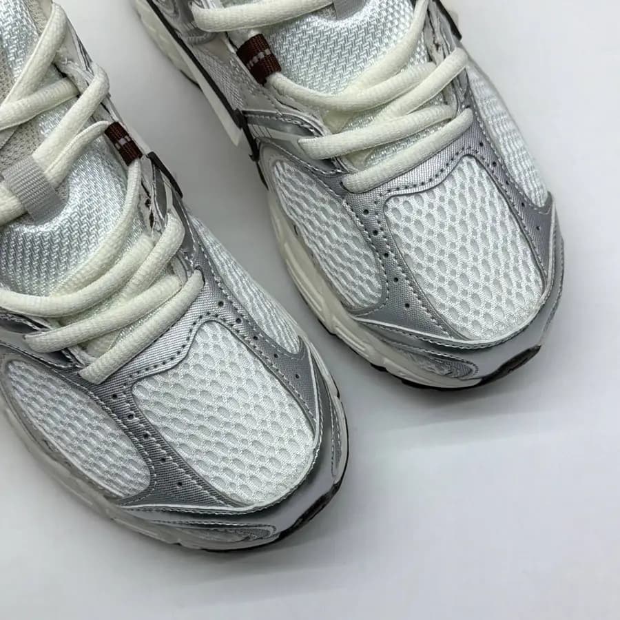نایک وی فایو آر ان آر کرم قهوه ای NIKE V5 RNR