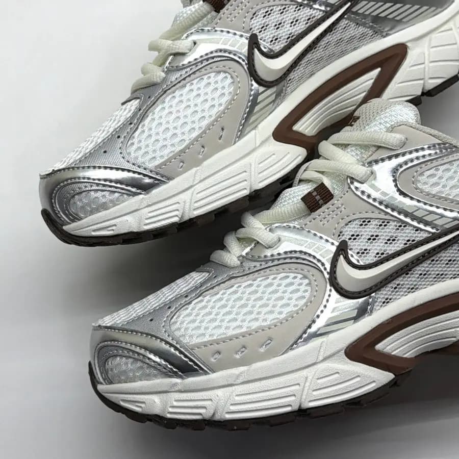 نایک وی فایو آر ان آر کرم قهوه ای NIKE V5 RNR
