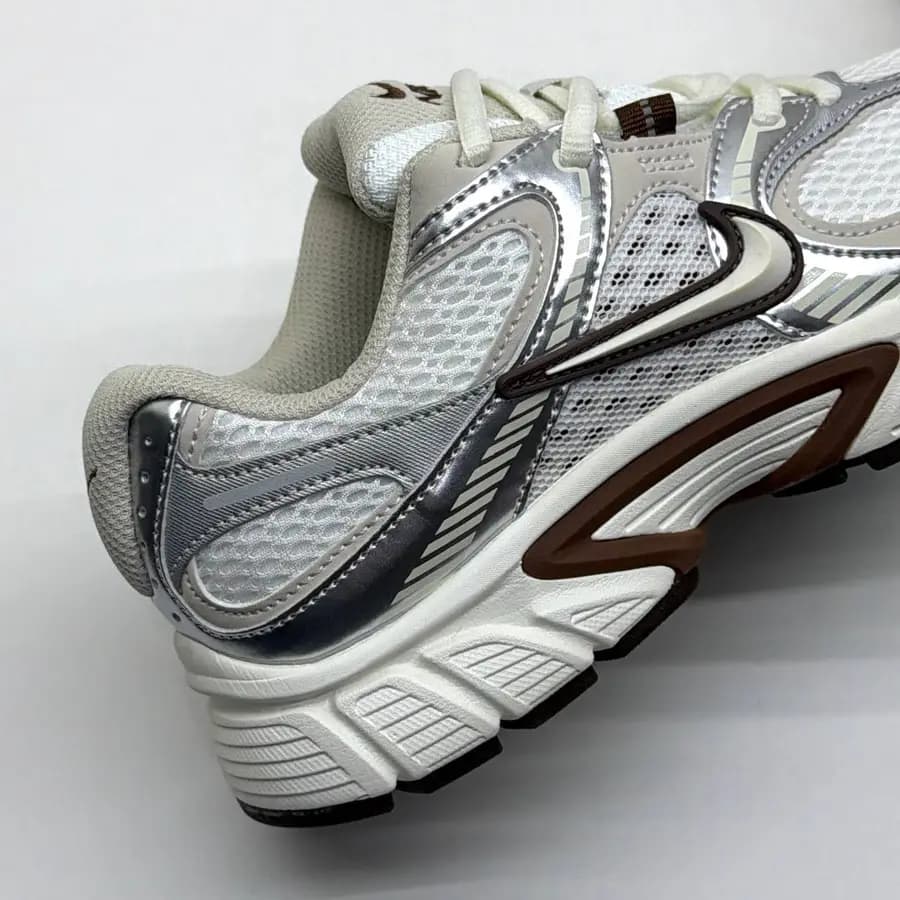 نایک وی فایو آر ان آر کرم قهوه ای NIKE V5 RNR