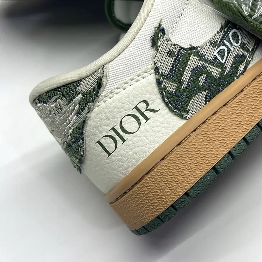 نایک ایر جردن وان لو تراویس اسکات دیور NIKE AIR JORDAN 1 LOW TRAVIS SCOTT x DIOR