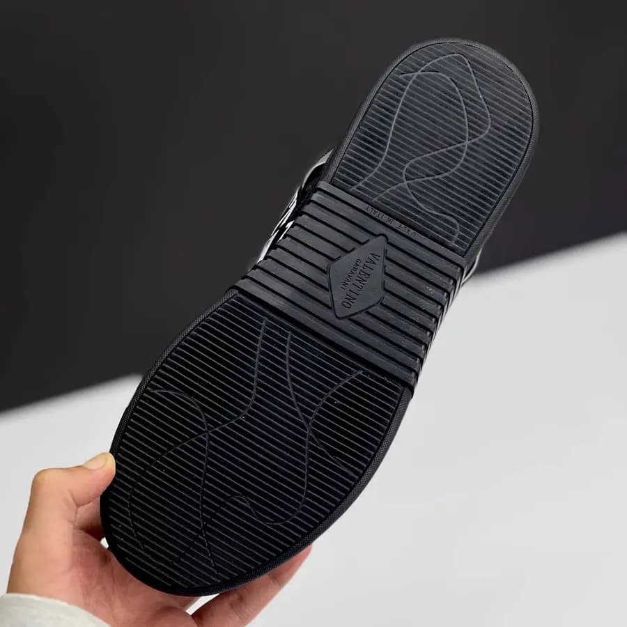 ولنتینو مشکی سفید VALENTINO