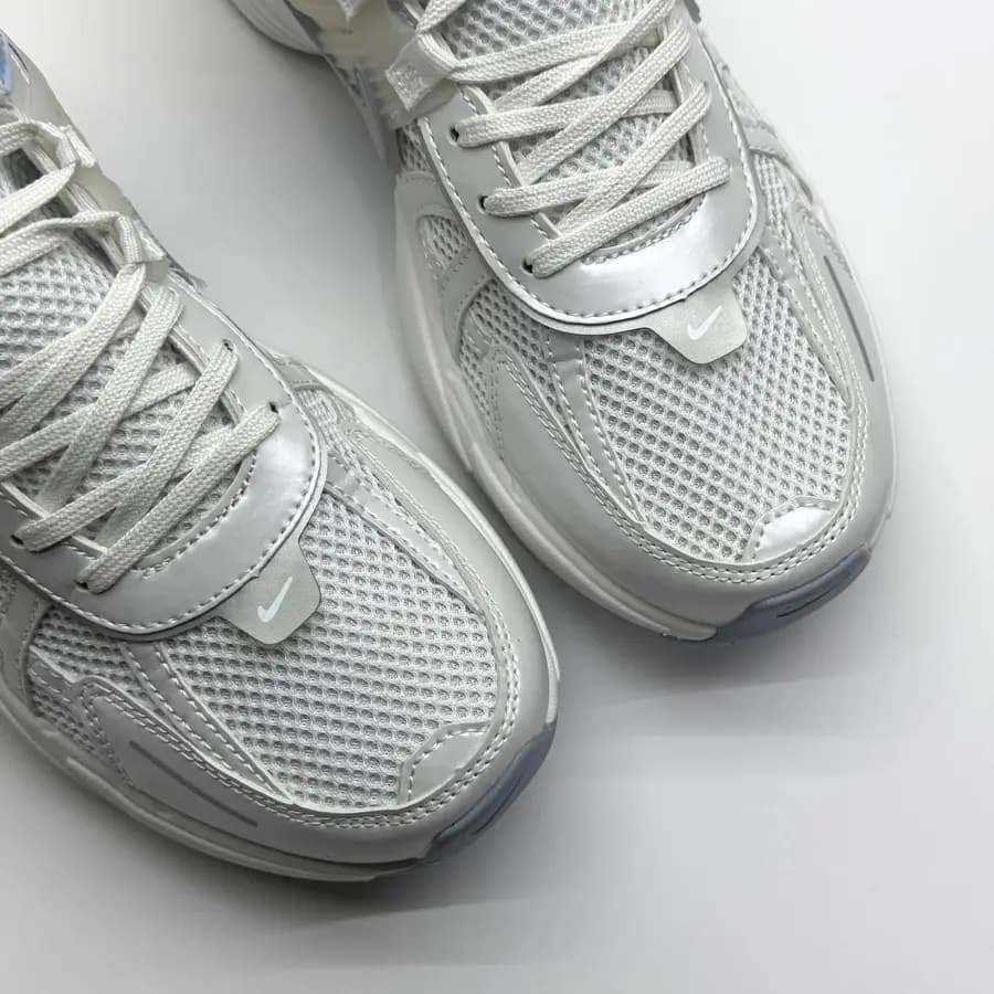 نایک وی تو کی سفید آبی NIKE V2K