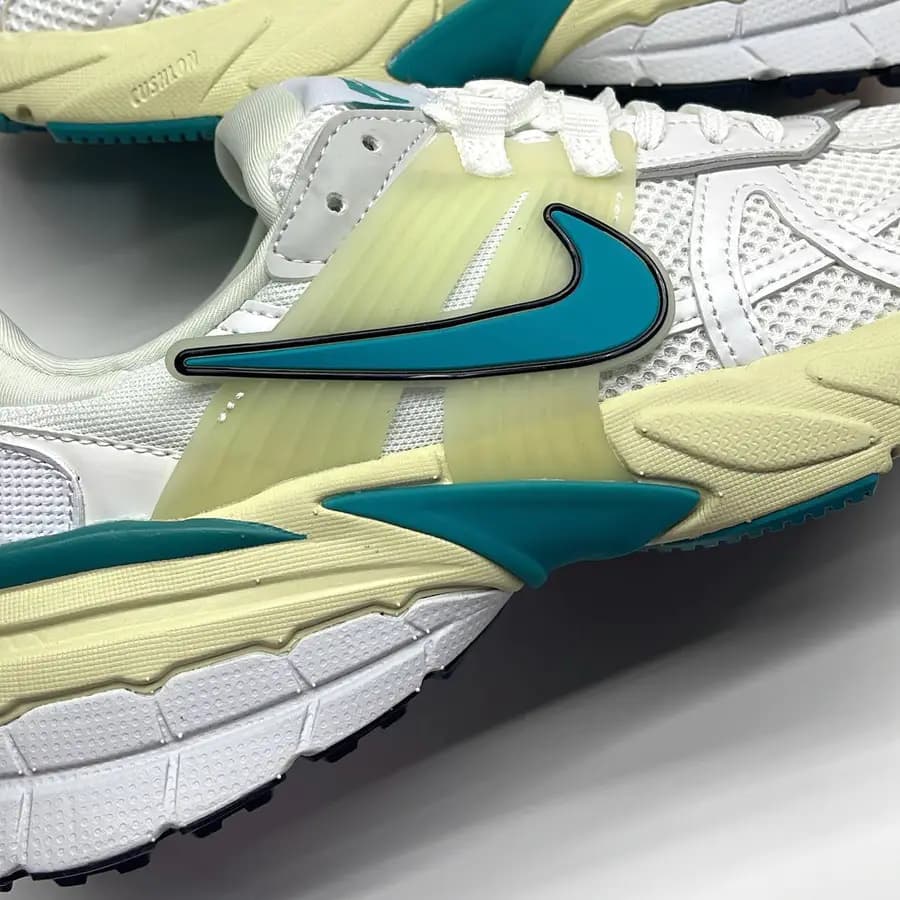 نایک وی تو کی سفید سبز NIKE V2K