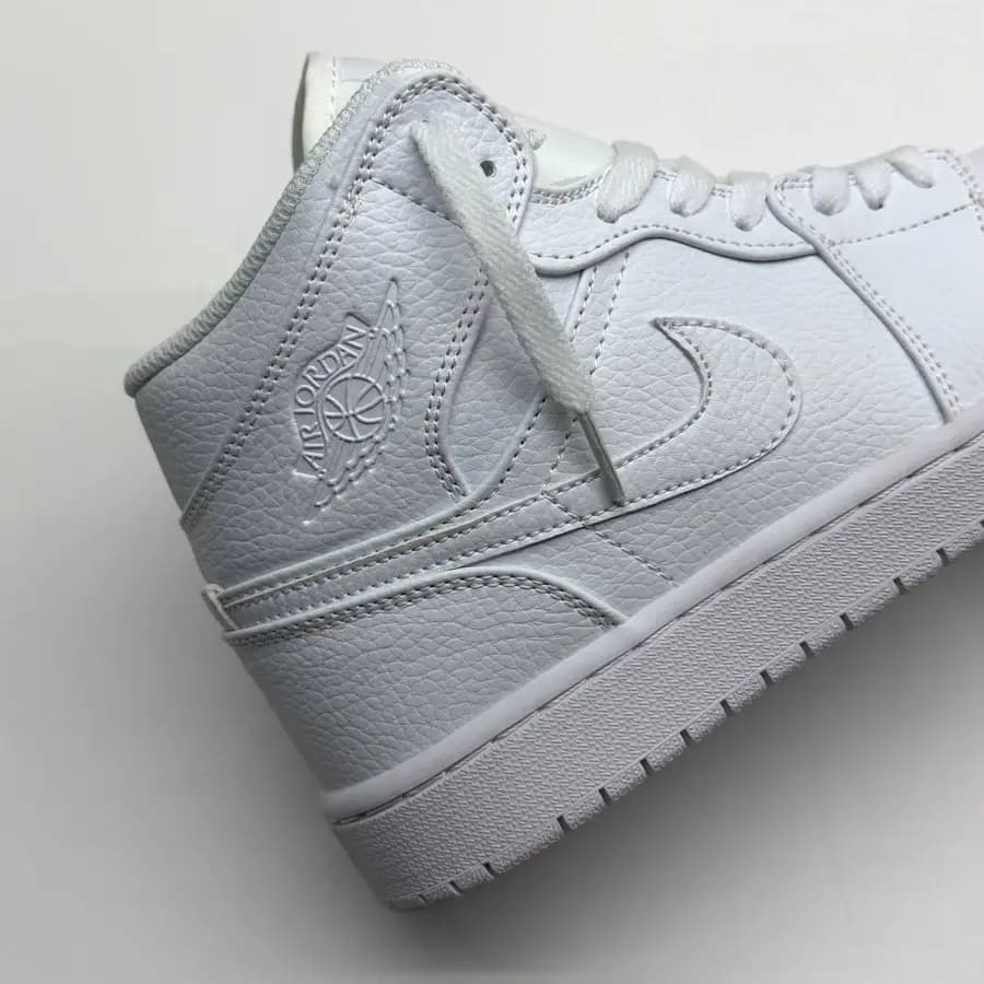 نایک ایر جردن وان ساقدار تریپل وایت NIKE AIR JORDAN 1 HIGH TRIPLE WHITE