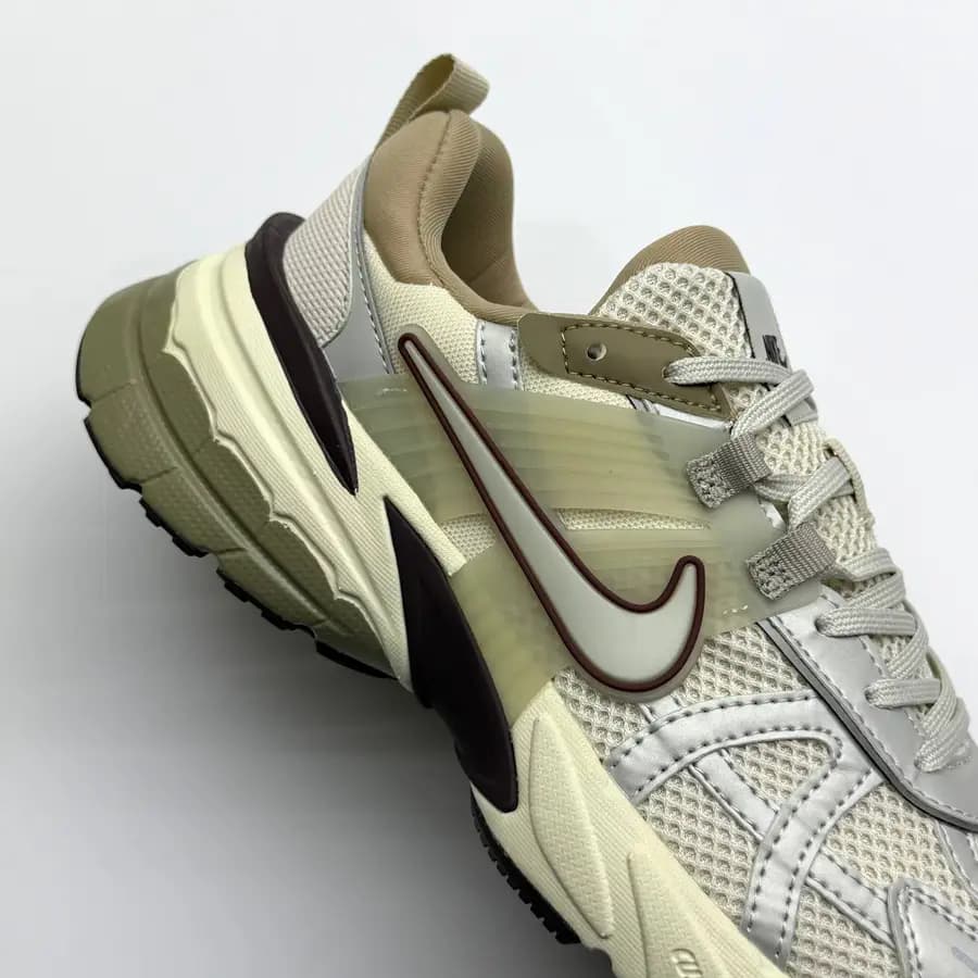نایک وی تو کی کرم قهوه ای NIKE V2K