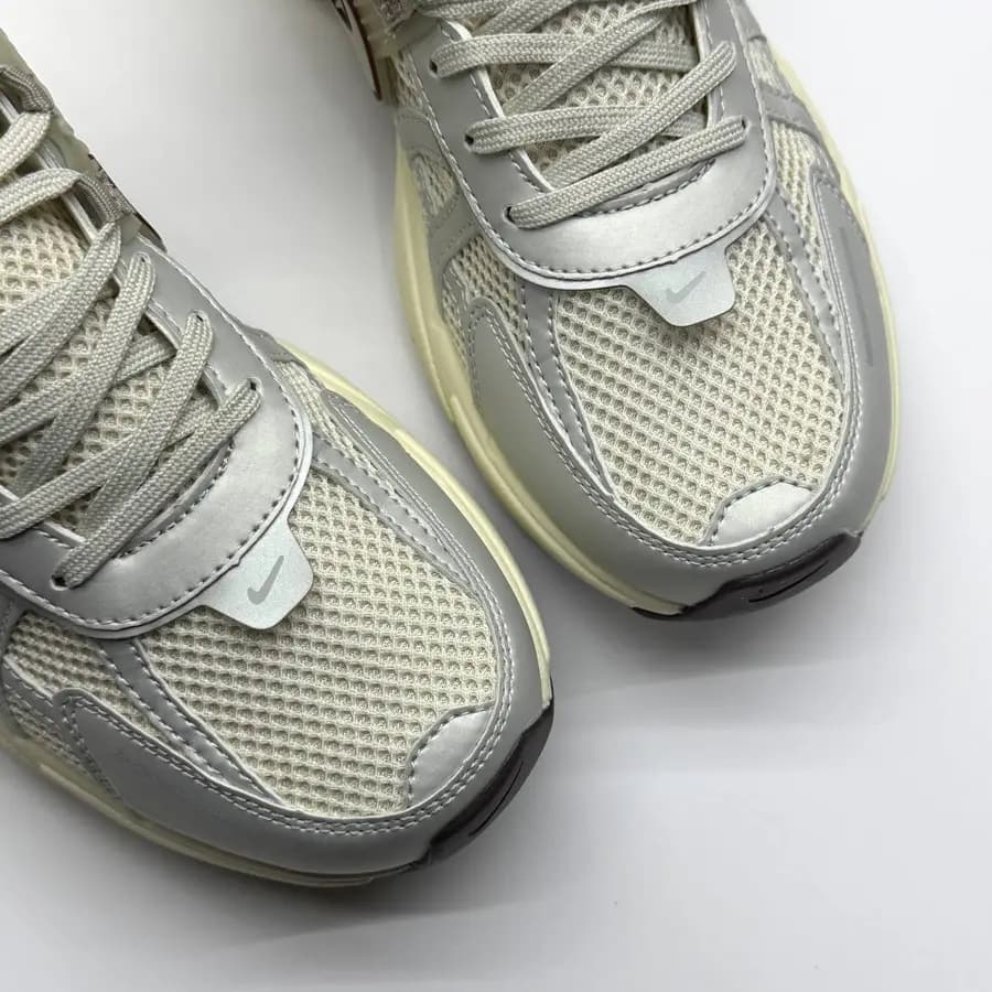 نایک وی تو کی کرم قهوه ای NIKE V2K